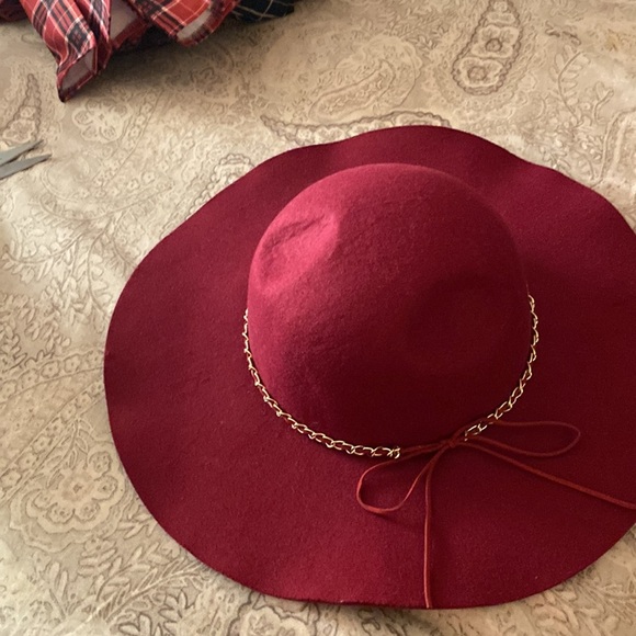 Red felt floppy hat - Picture 7 of 8